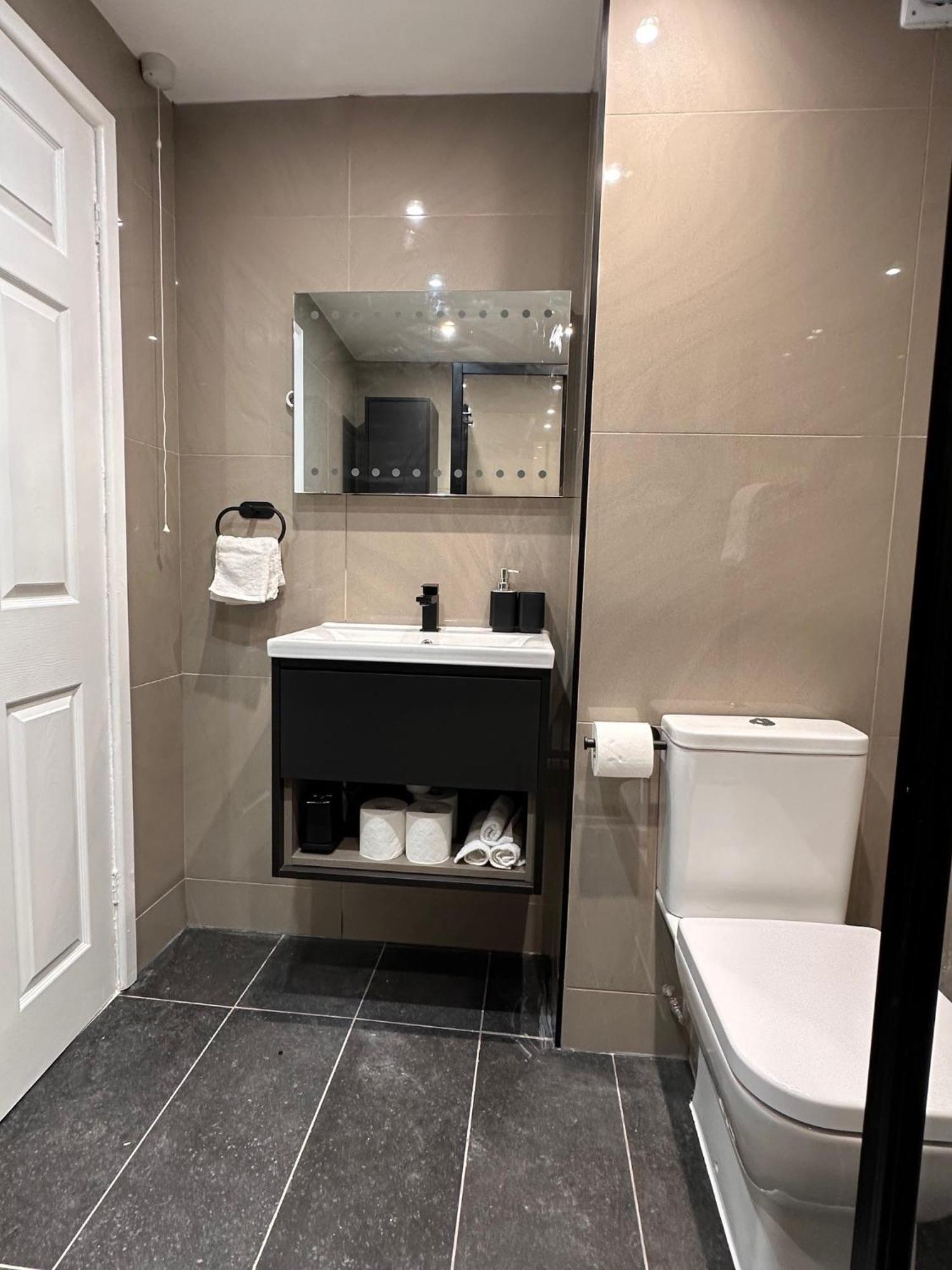 R1 - Private Room In Modern Shared Apartment, Each With Kitchenette, Central Бирмингем Экстерьер фото