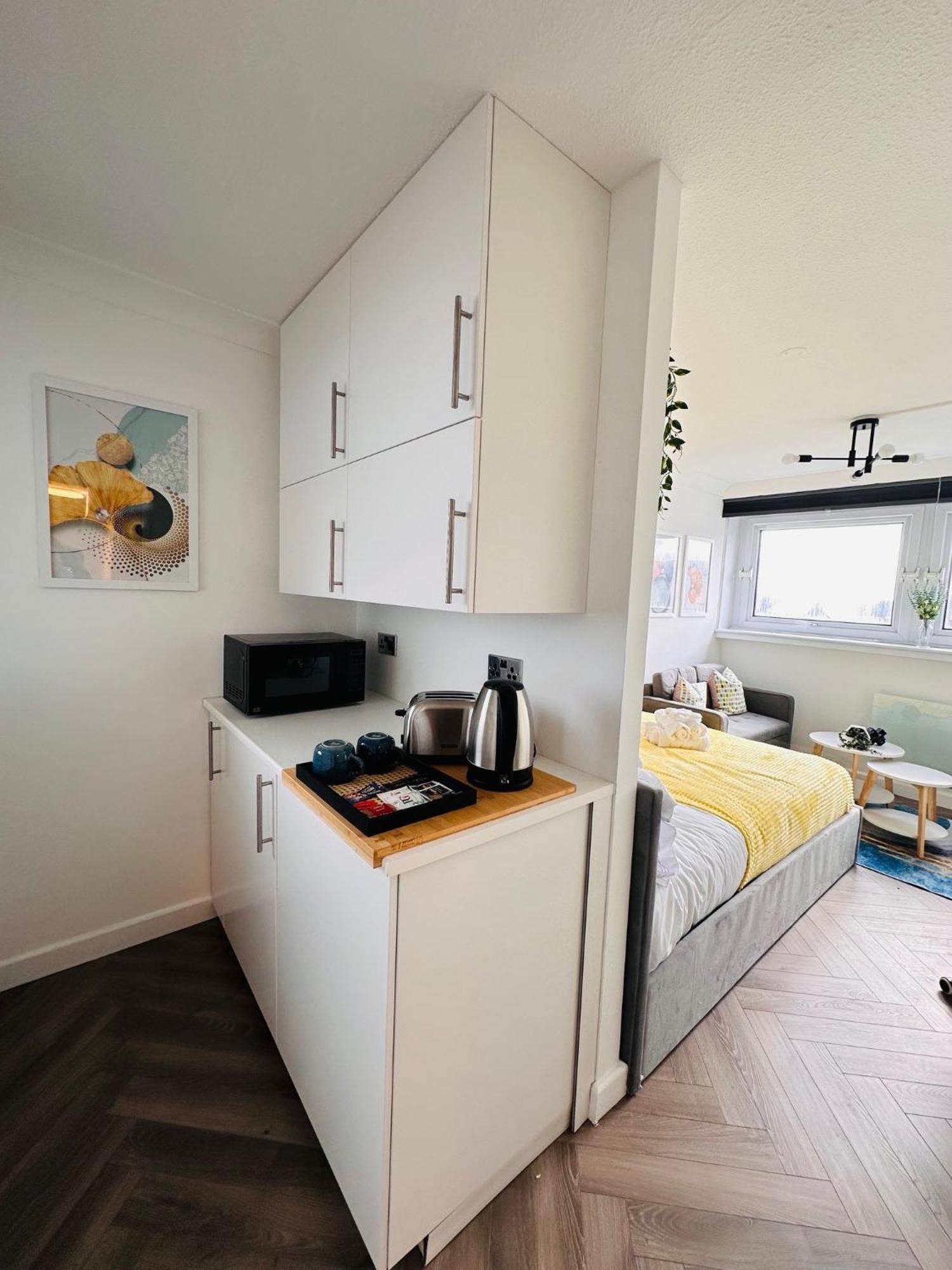 R1 - Private Room In Modern Shared Apartment, Each With Kitchenette, Central Бирмингем Экстерьер фото