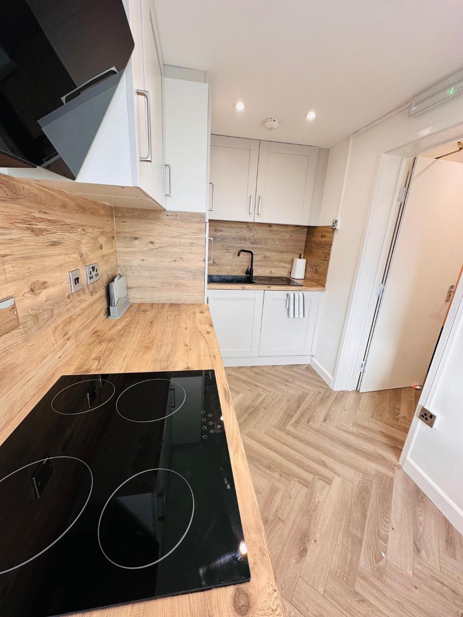 R1 - Private Room In Modern Shared Apartment, Each With Kitchenette, Central Бирмингем Экстерьер фото
