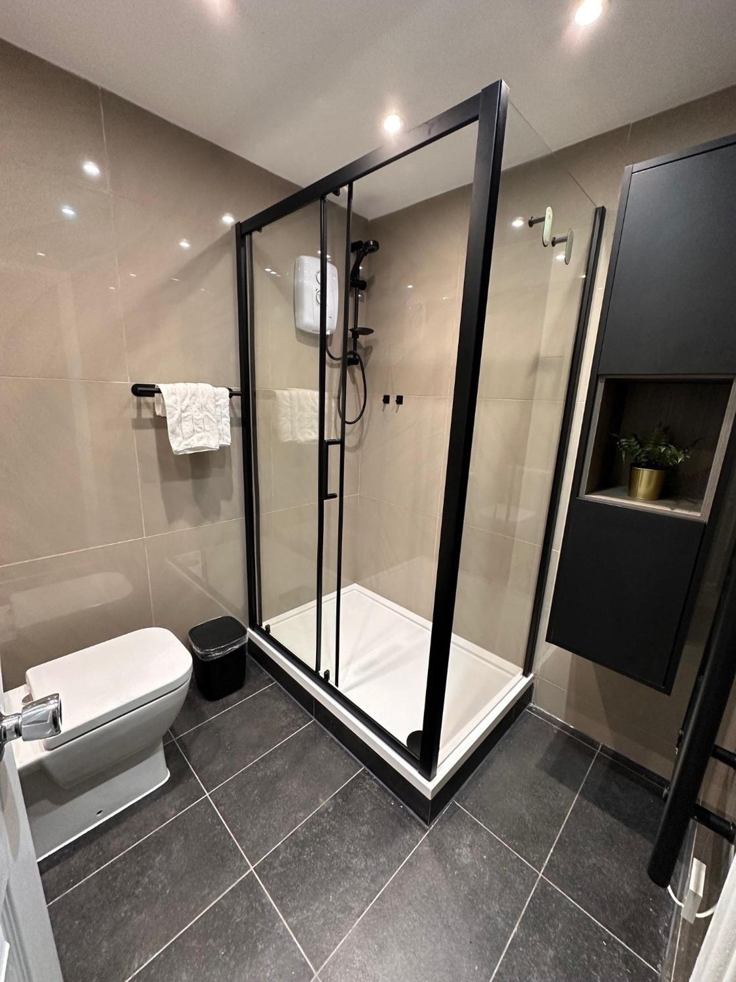 R1 - Private Room In Modern Shared Apartment, Each With Kitchenette, Central Бирмингем Экстерьер фото